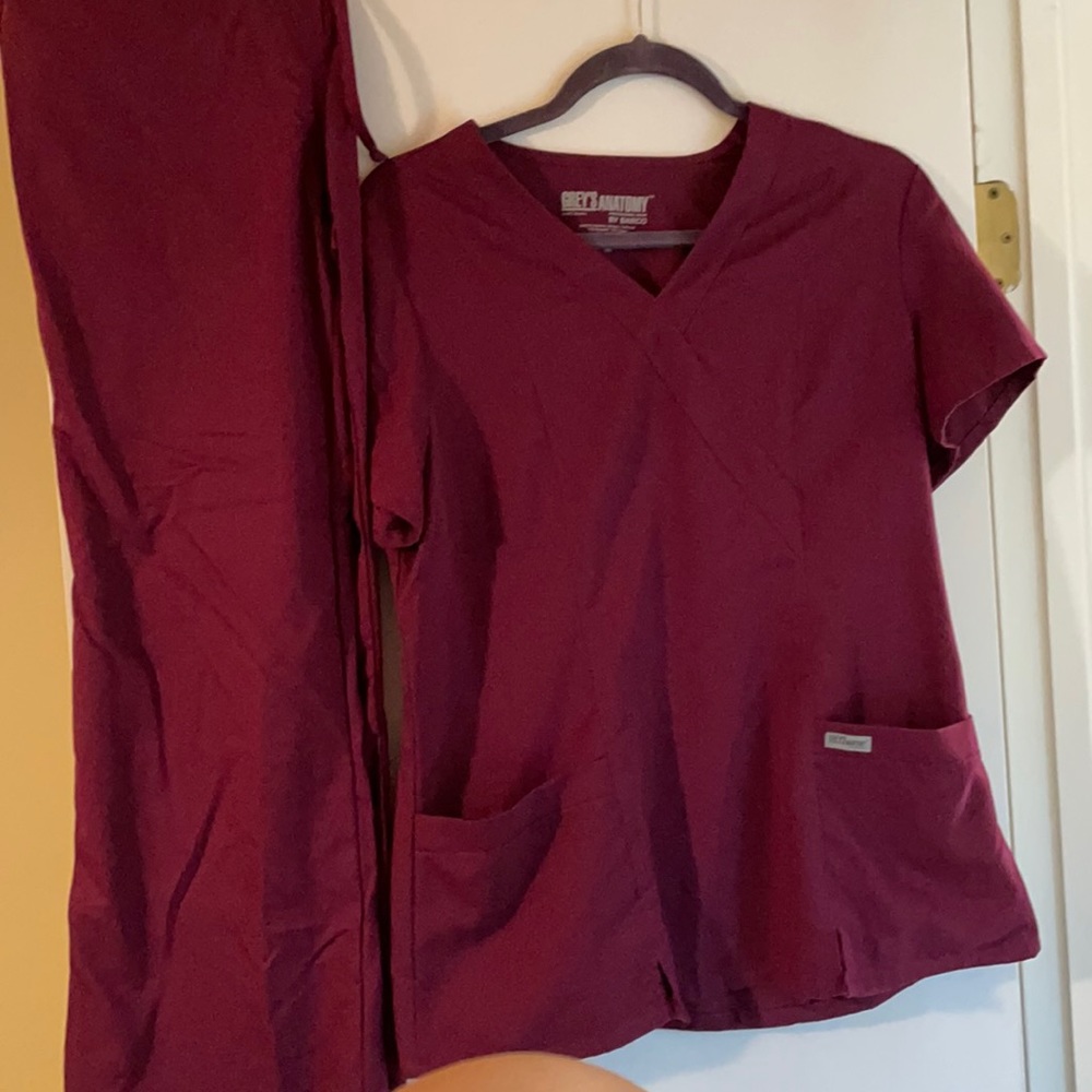 Maroon/purple Greys Anatomy Scrub Set!